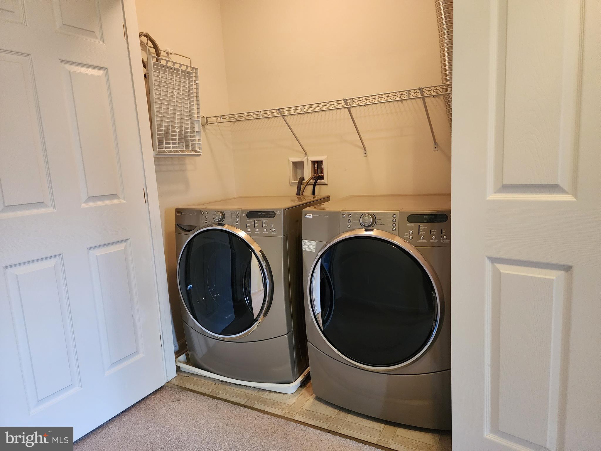 SOUTH RIDING - Residential Lease