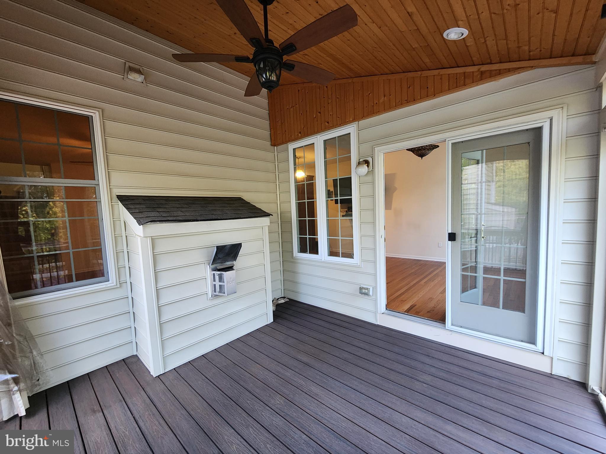 SOUTH RIDING - Residential Lease