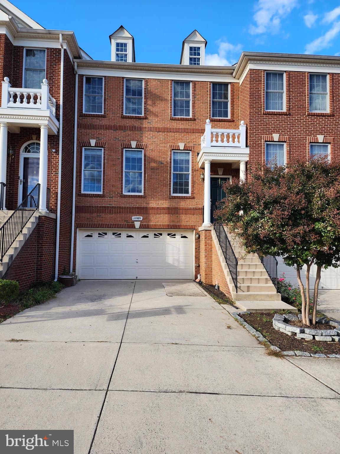 SOUTH RIDING - Residential Lease