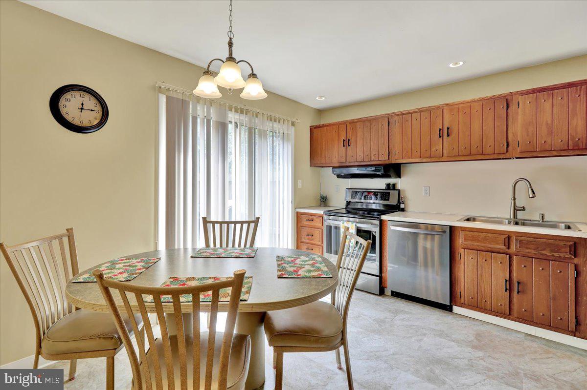 198 OAKMONT COURT