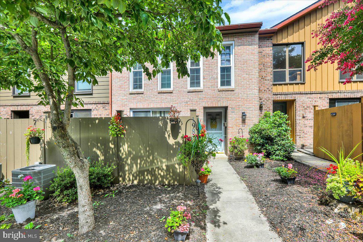 198 OAKMONT COURT