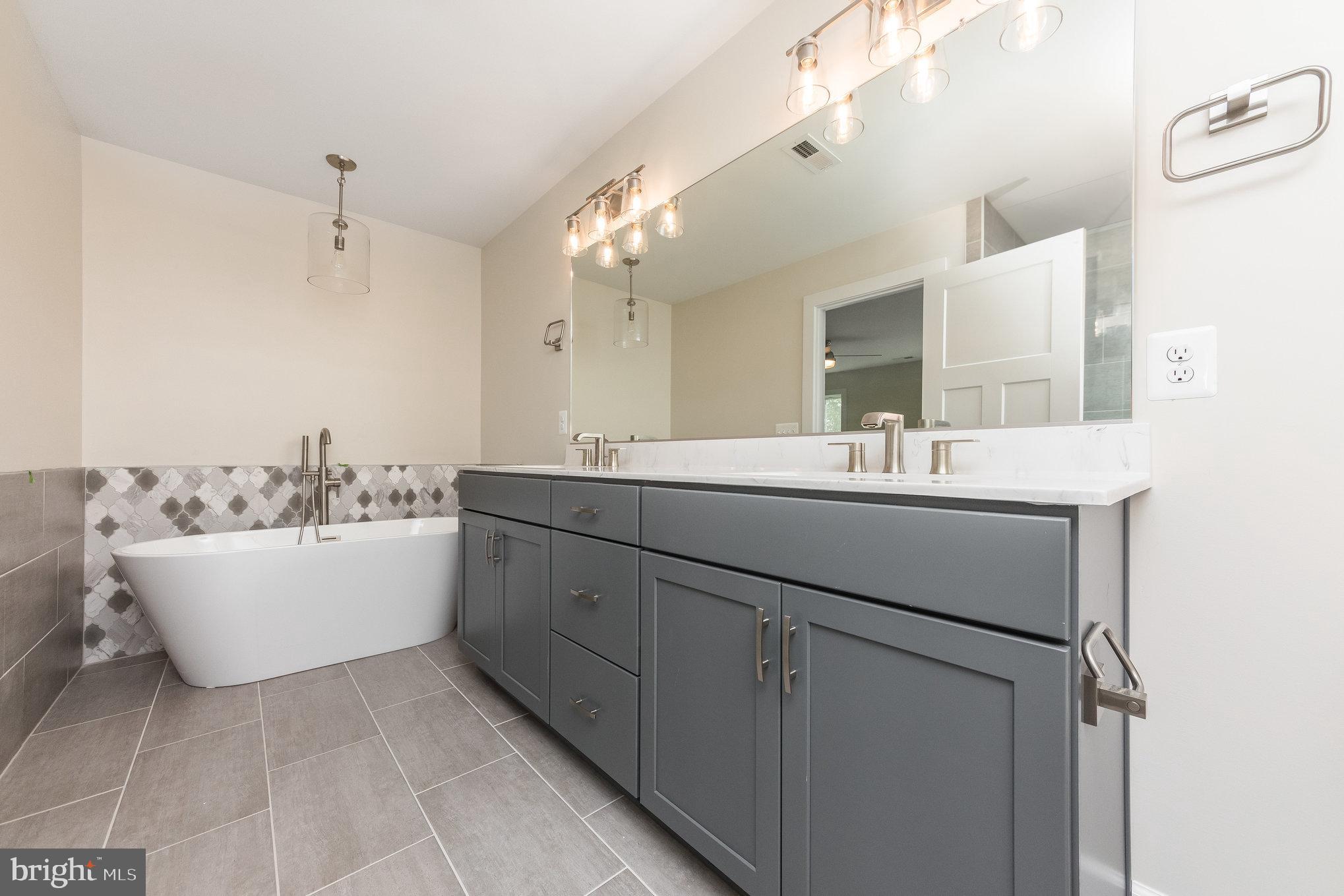 LIGHTHOUSE POINT - Residential