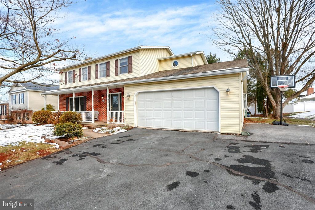 Photo of 405 Clover Road, ETTERS, PA 17319 (MLS # PAYK2095616)