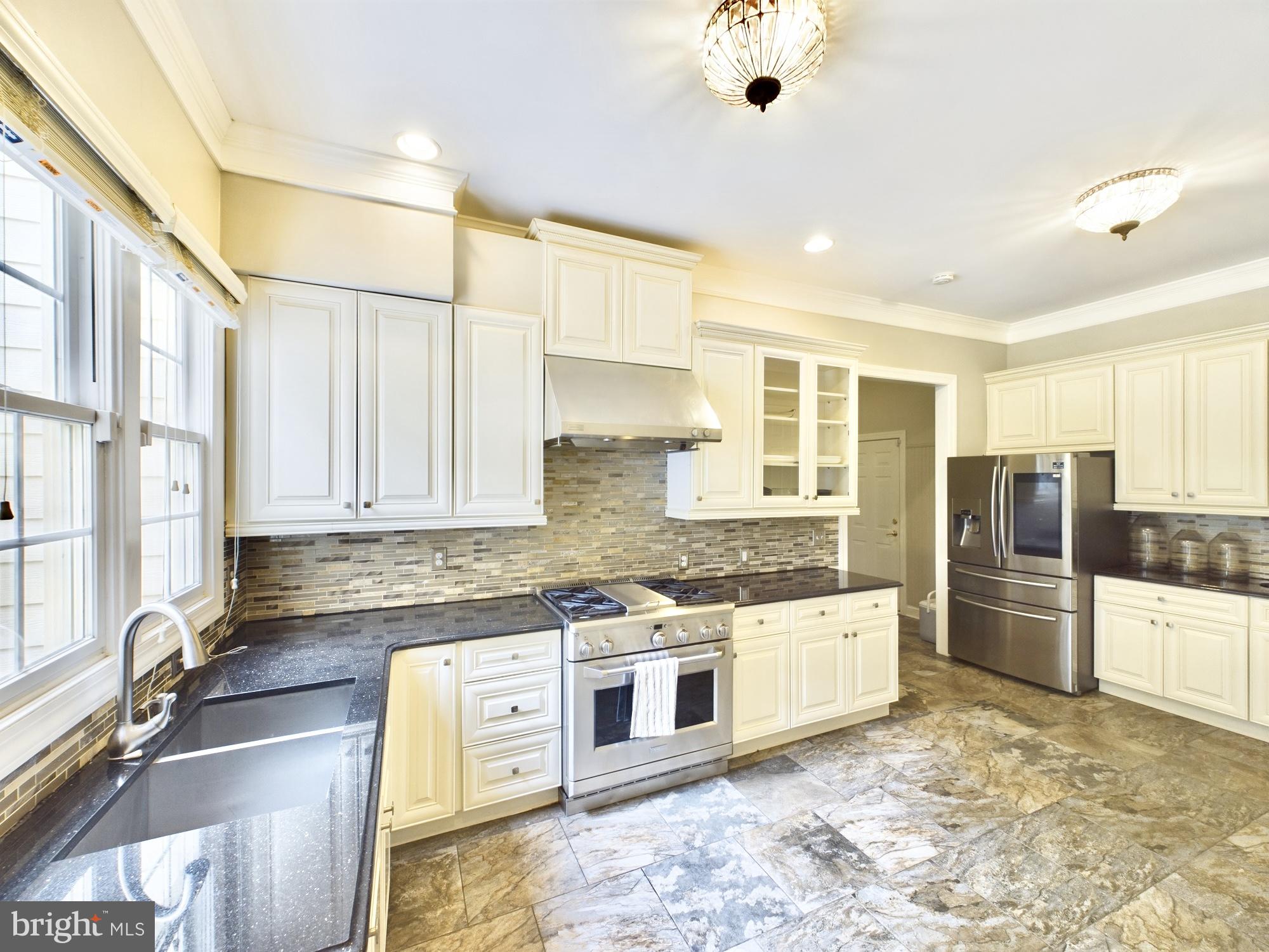 LANSDOWNE ON THE POTOMAC - Residential