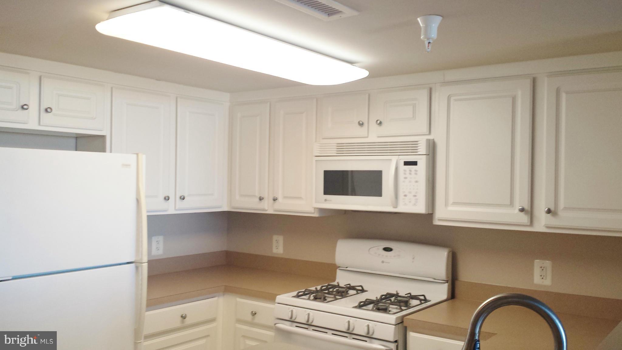 GALLERY AT WHITE FLINT - Residential Lease