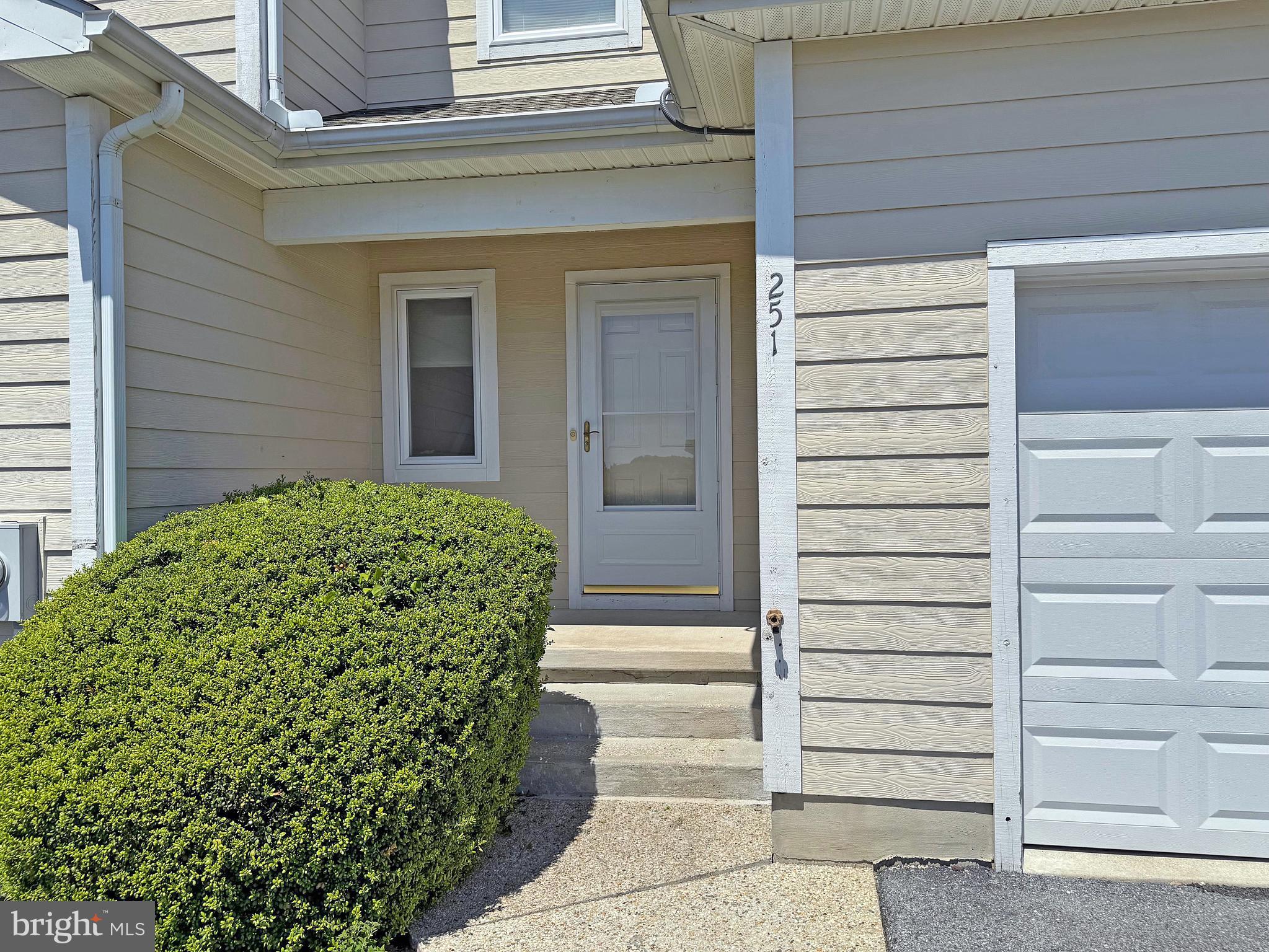 251 LAKESIDE DRIVE