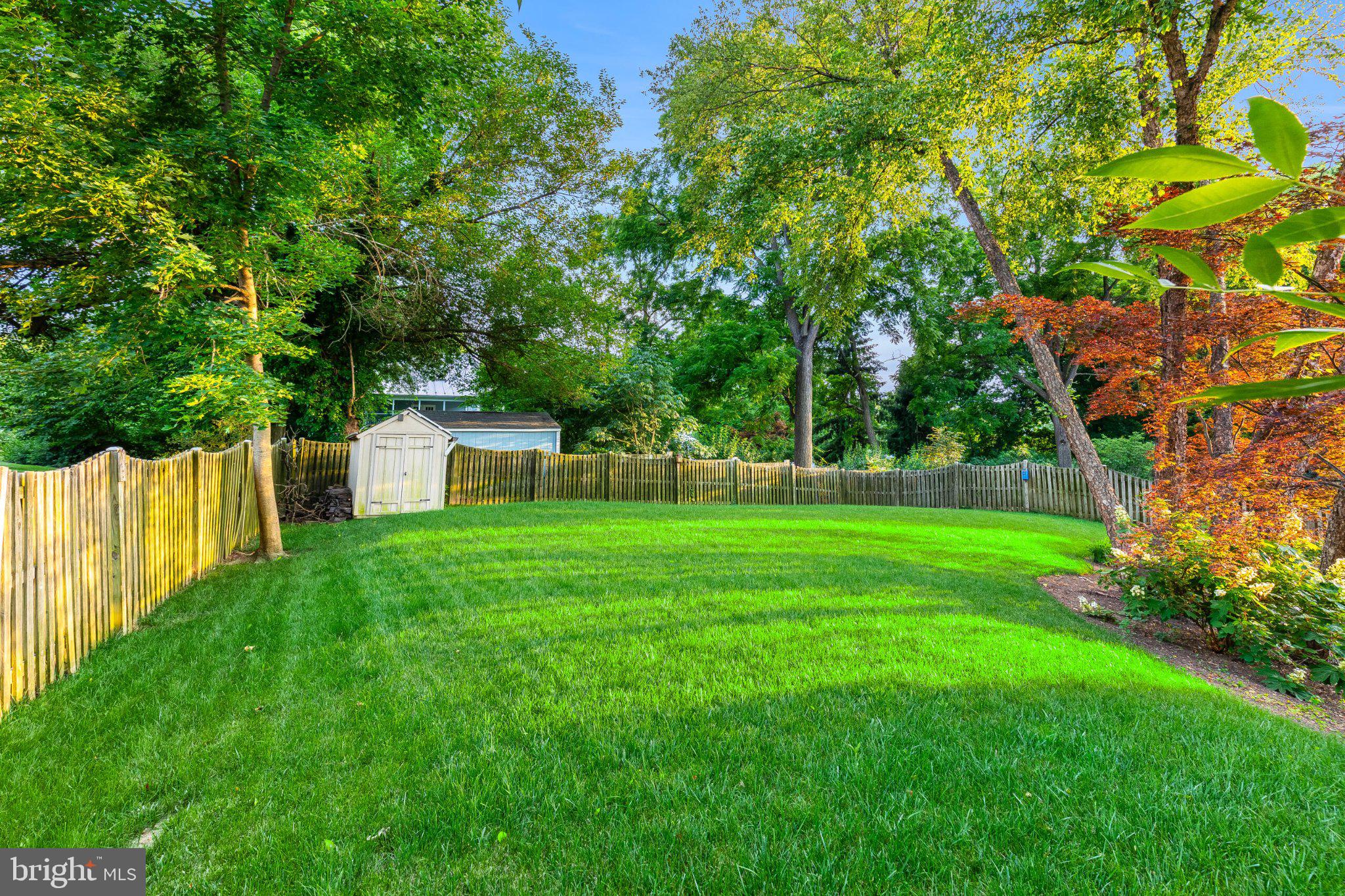 215 ANDOVER COURT NE