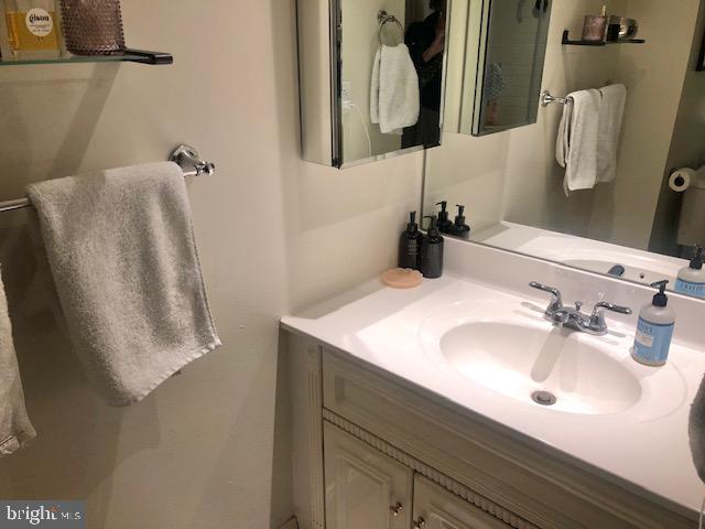 ACADEMY HOUSE - Residential Lease