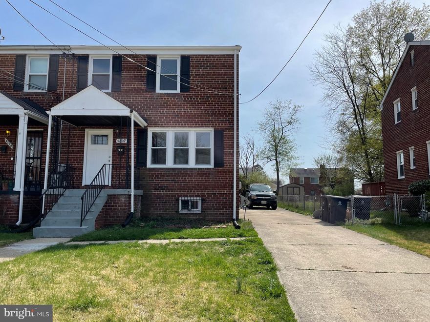 Beautifully renovated with high end modern finishes  . Spacious Three levels  with 3 bedrooms,2.5 bathrooms and finished walkout basement. Large driveway , and large fenced backyard.