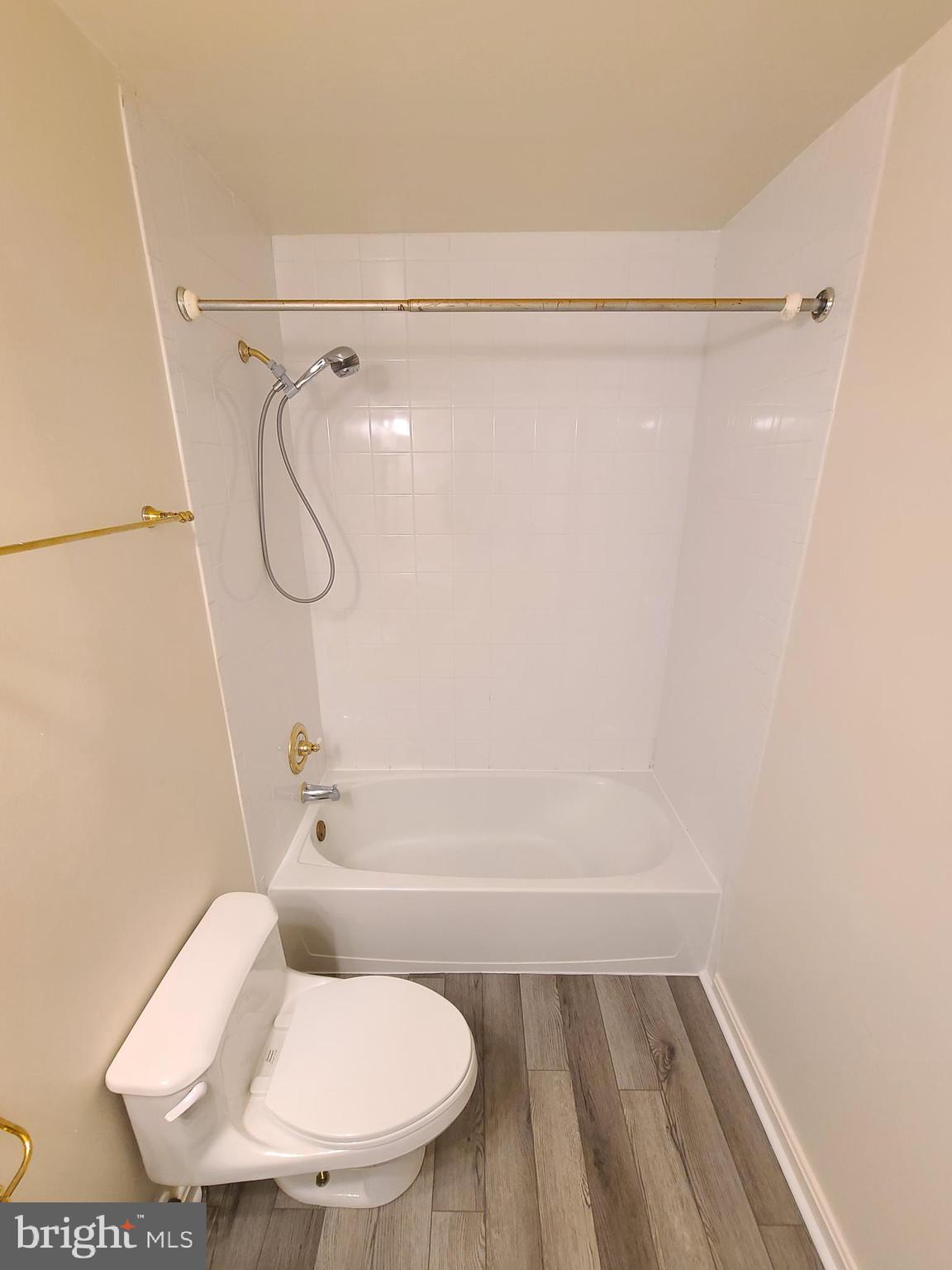 LAKEVIEW - Residential Lease