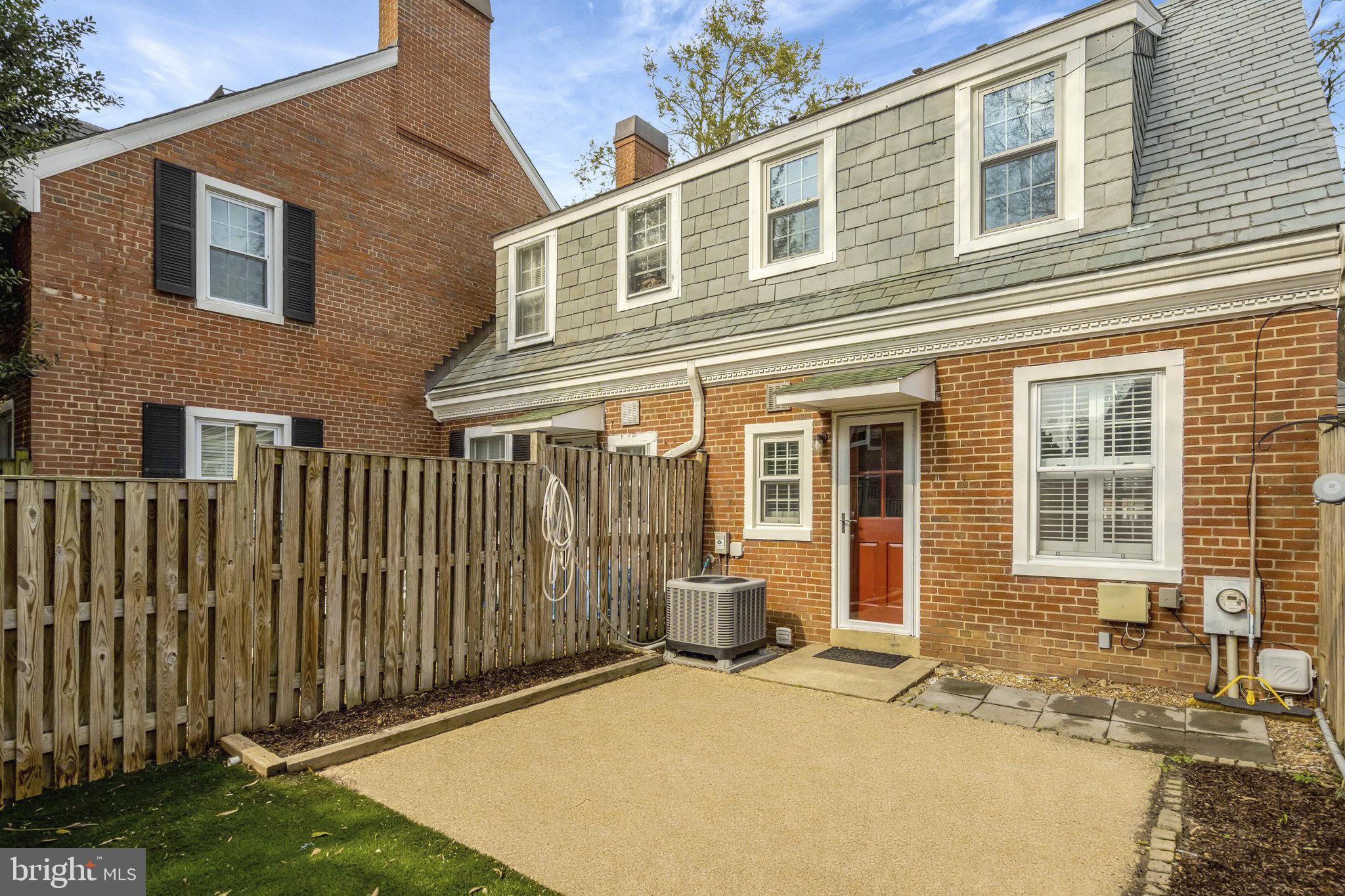 FAIRLINGTON ARBORS - Residential