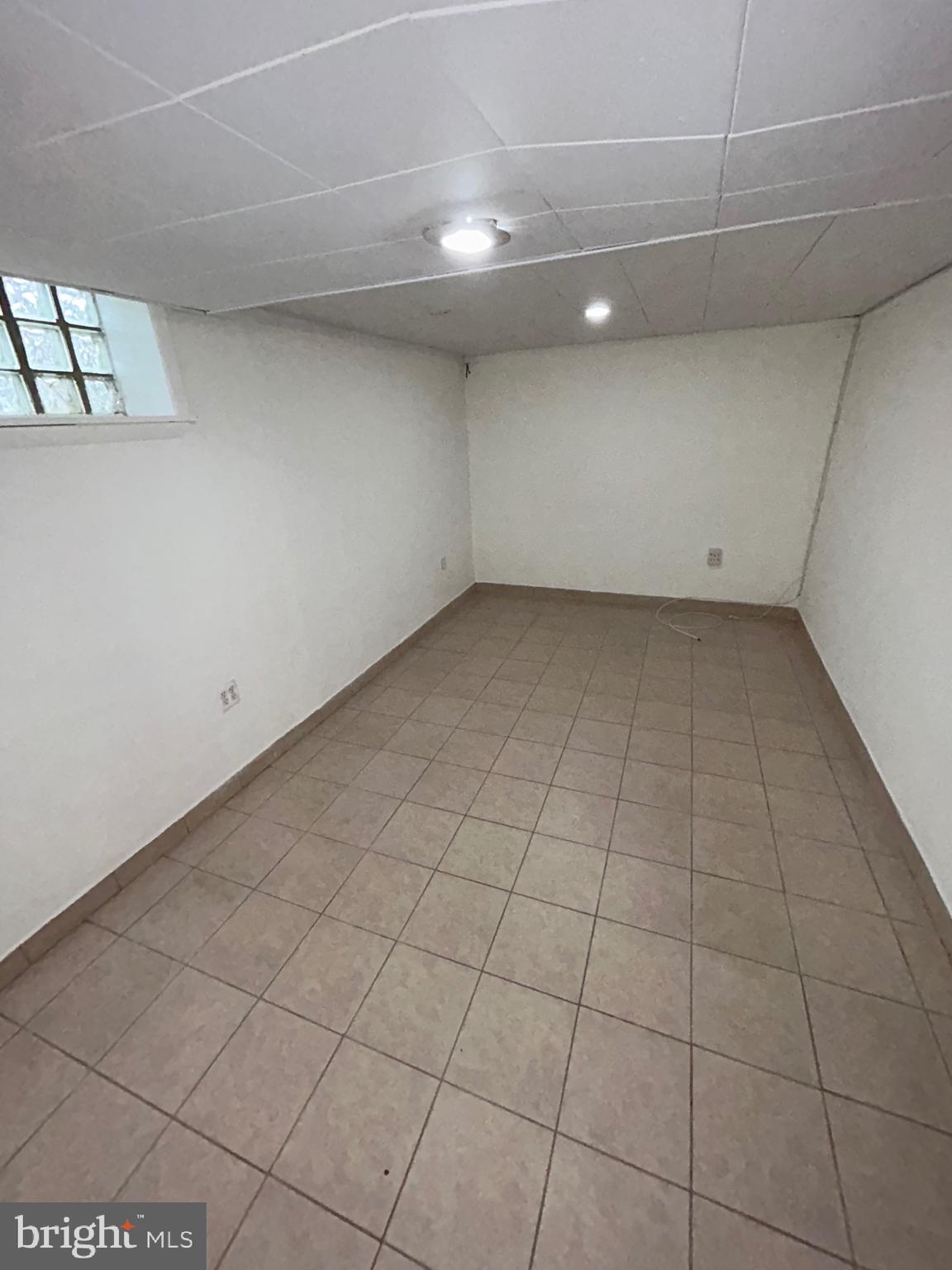 CASTOR GARDENS - Residential Lease