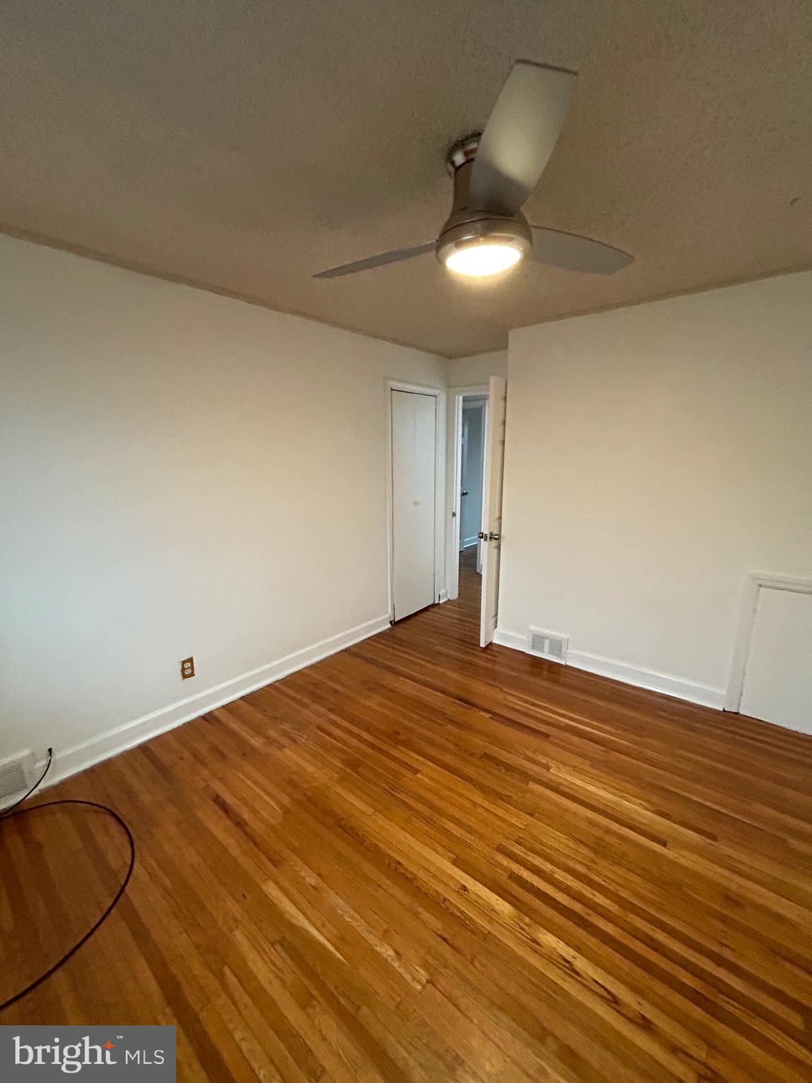 CASTOR GARDENS - Residential Lease