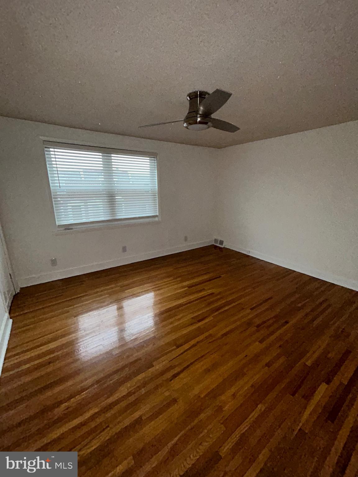 CASTOR GARDENS - Residential Lease