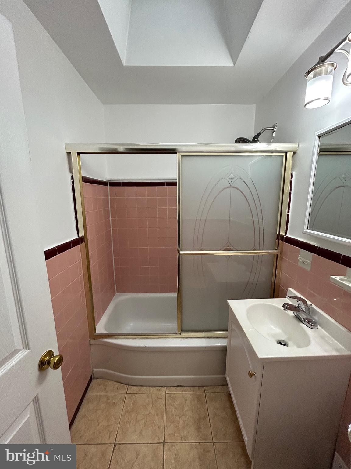 CASTOR GARDENS - Residential Lease