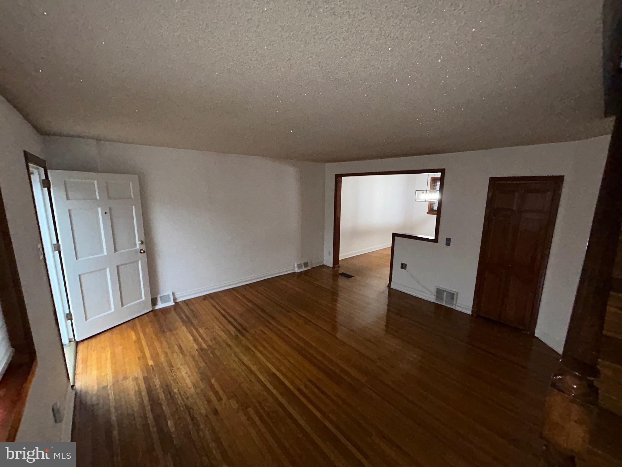 CASTOR GARDENS - Residential Lease