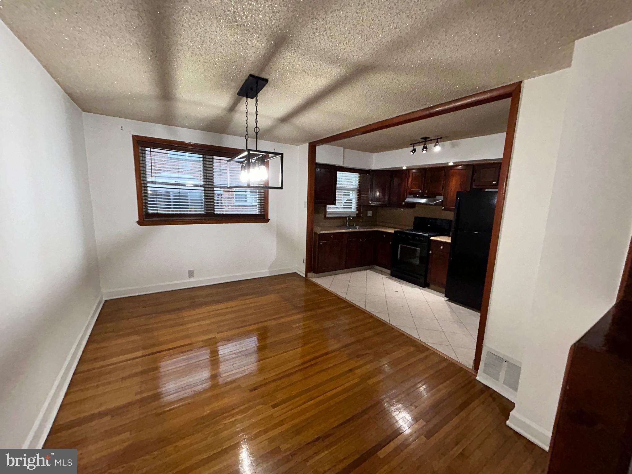 CASTOR GARDENS - Residential Lease