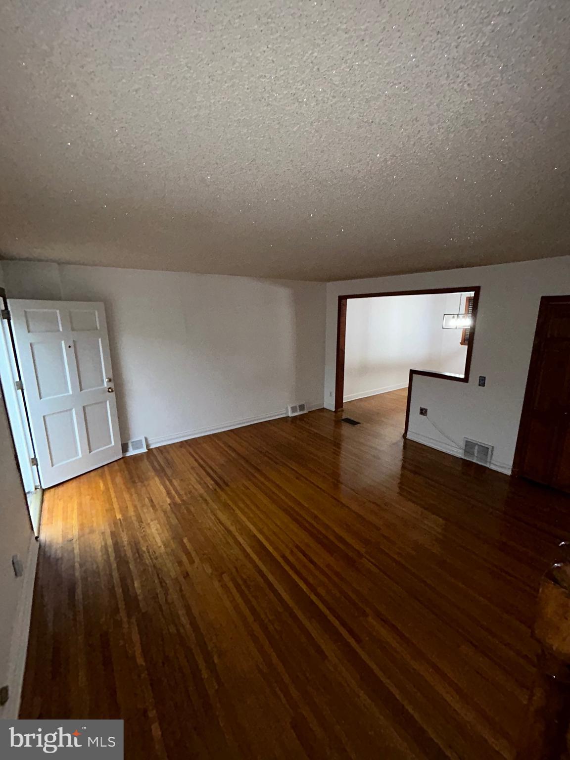 CASTOR GARDENS - Residential Lease