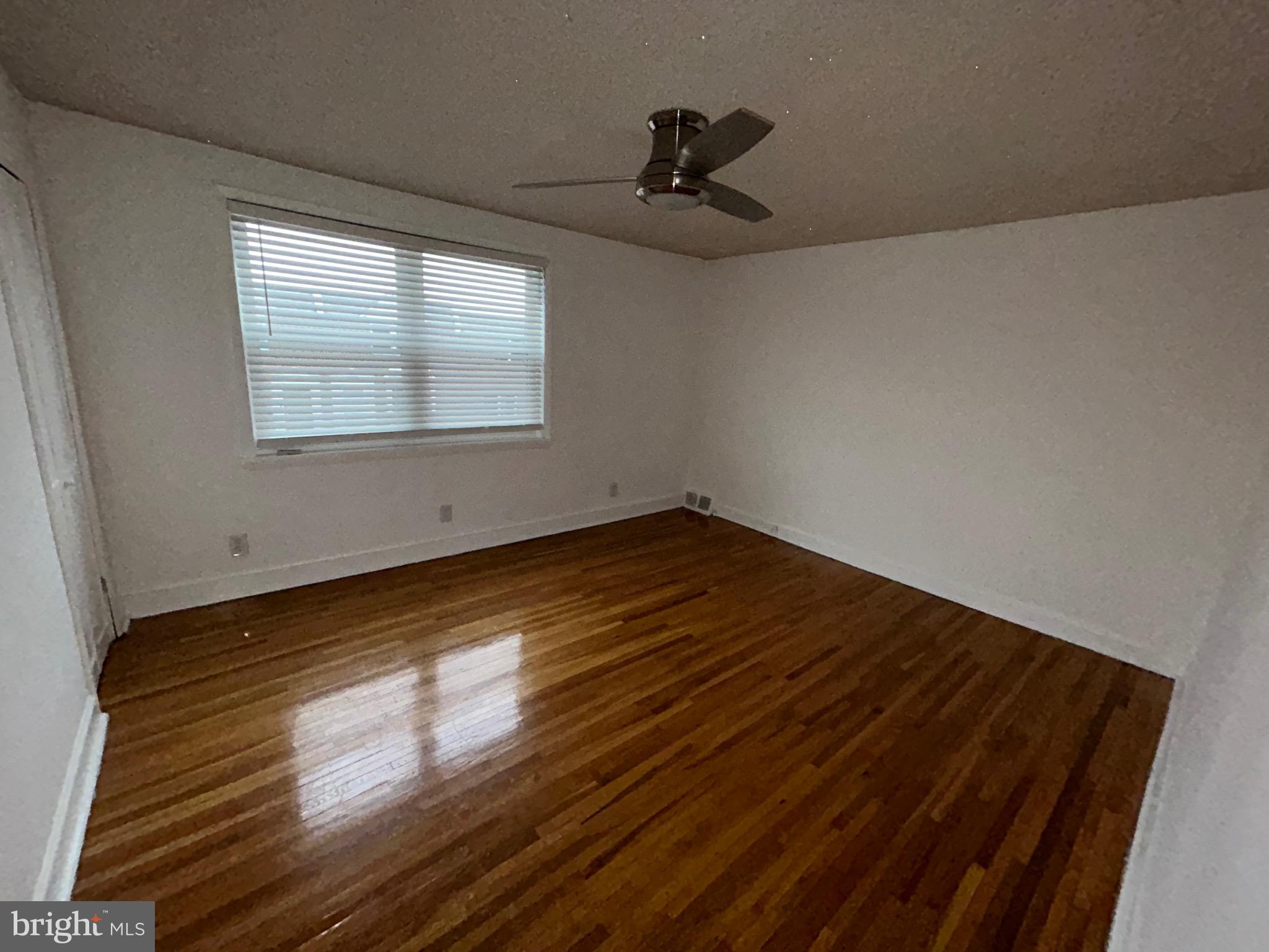 CASTOR GARDENS - Residential Lease