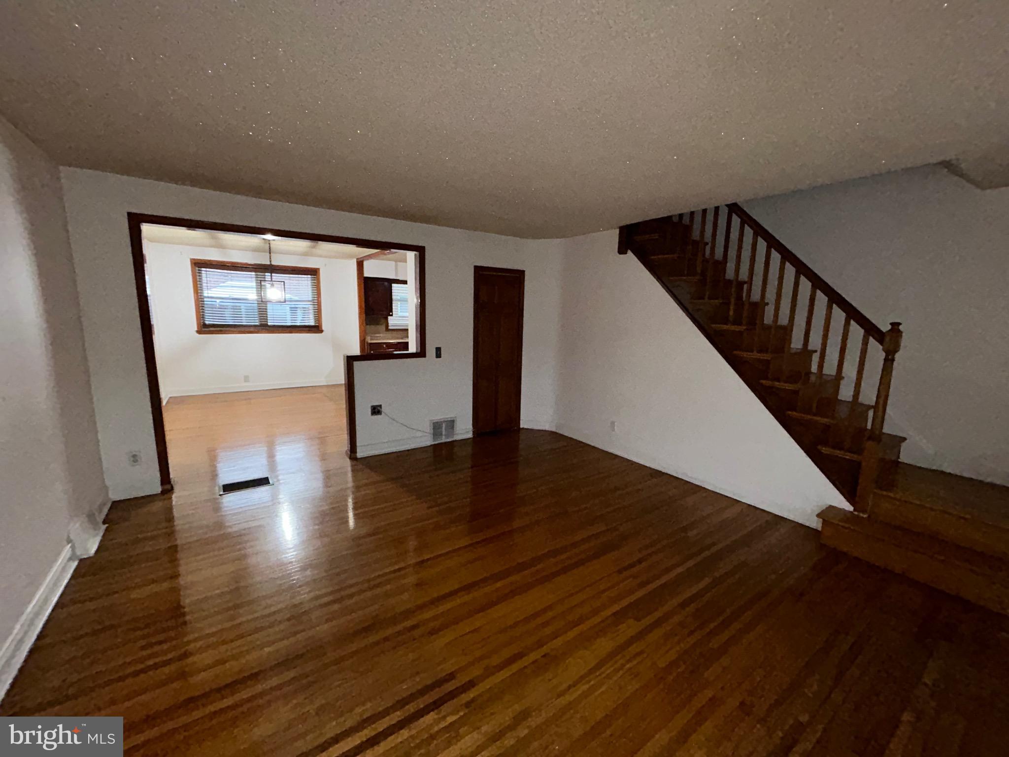 CASTOR GARDENS - Residential Lease