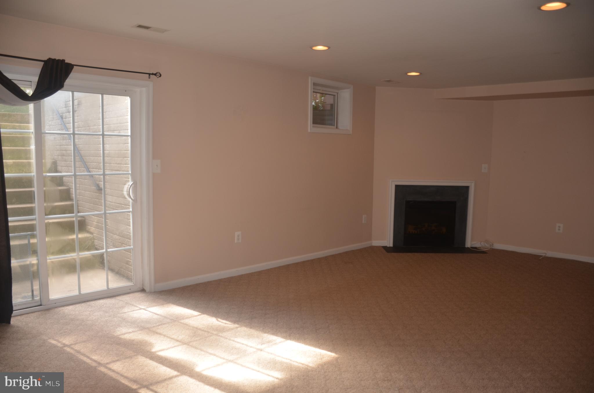 PEMBROOKE - Residential Lease