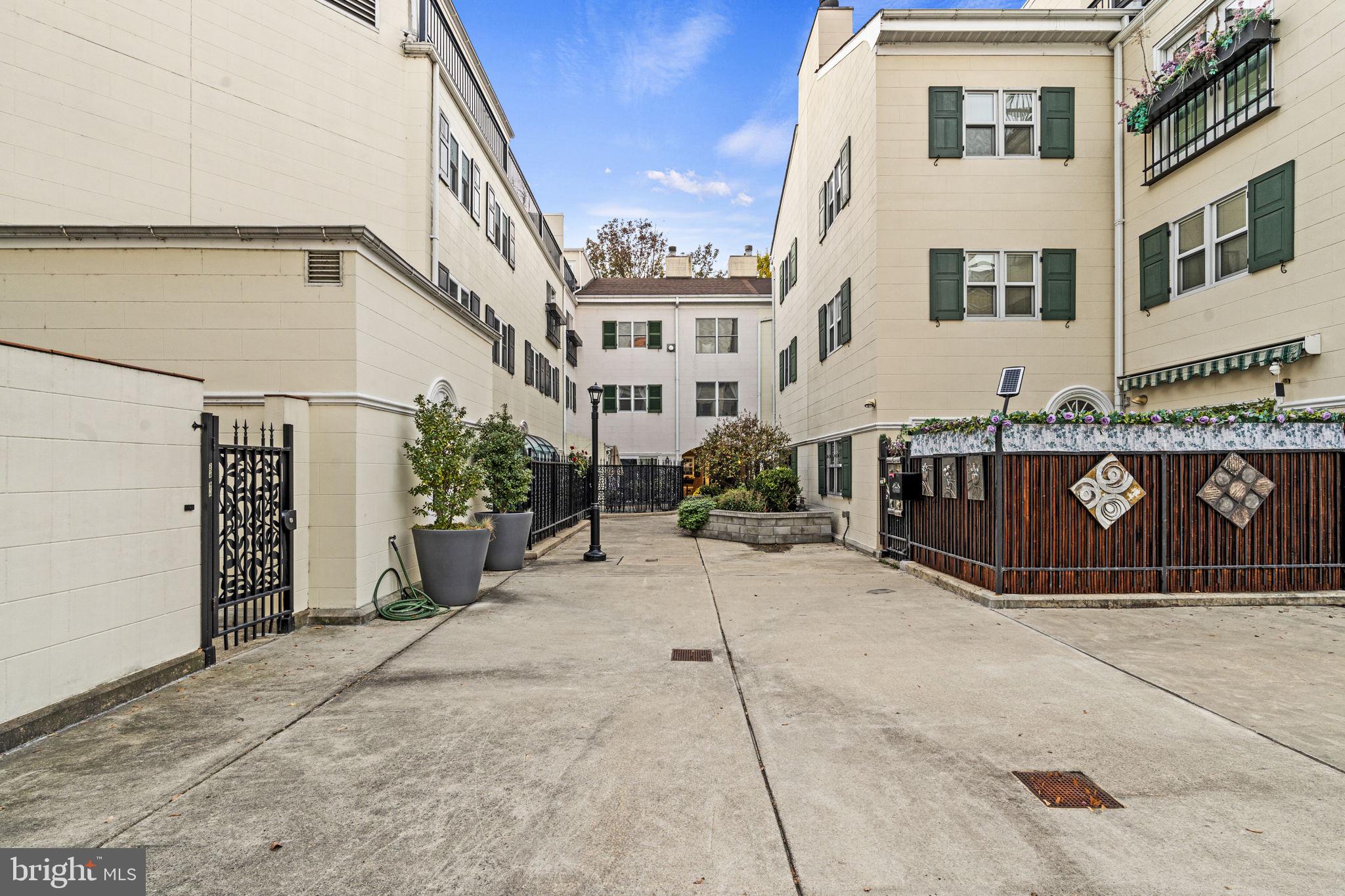 WASHINGTON SQ WEST - Residential