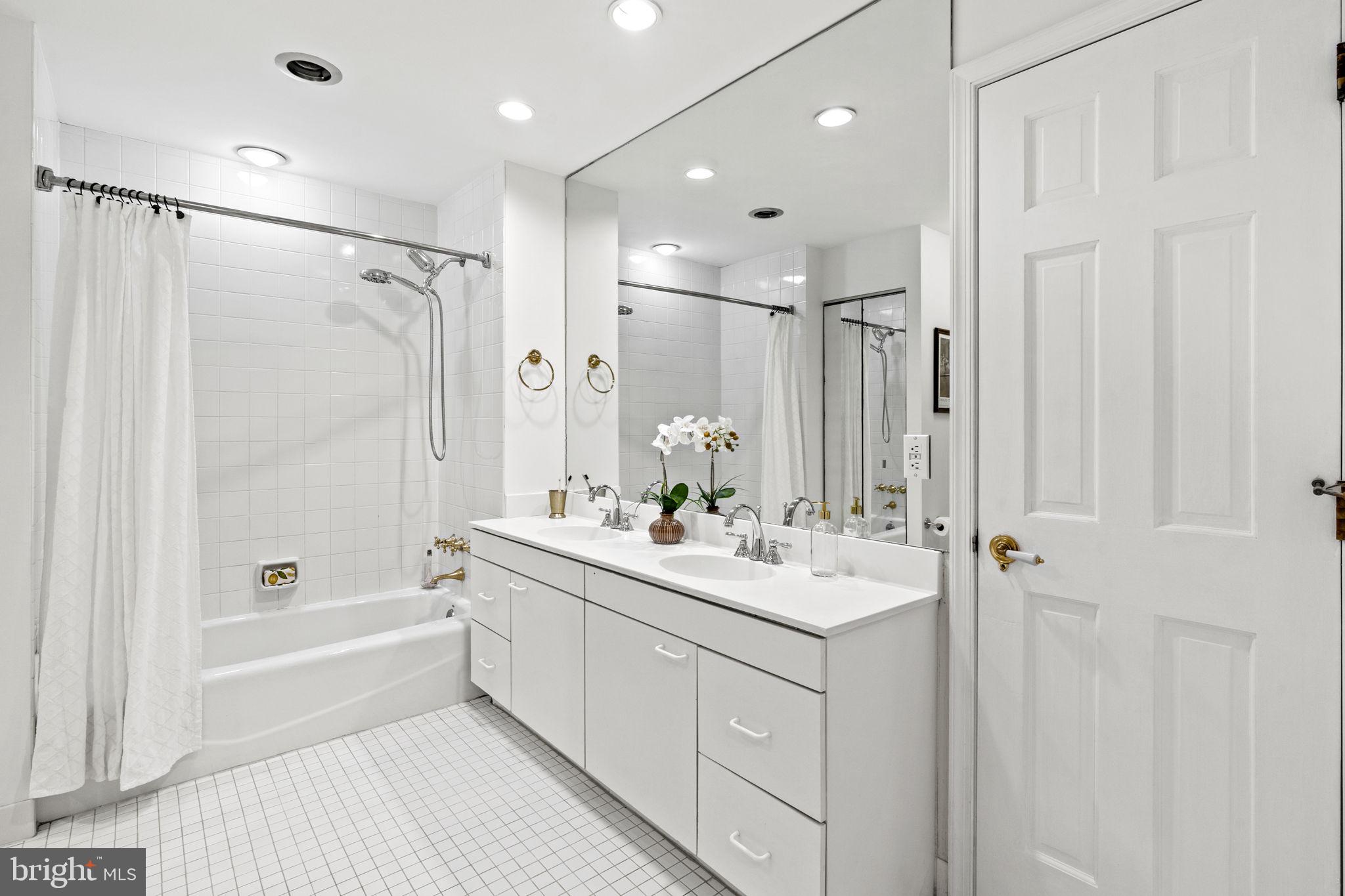 WASHINGTON SQ WEST - Residential