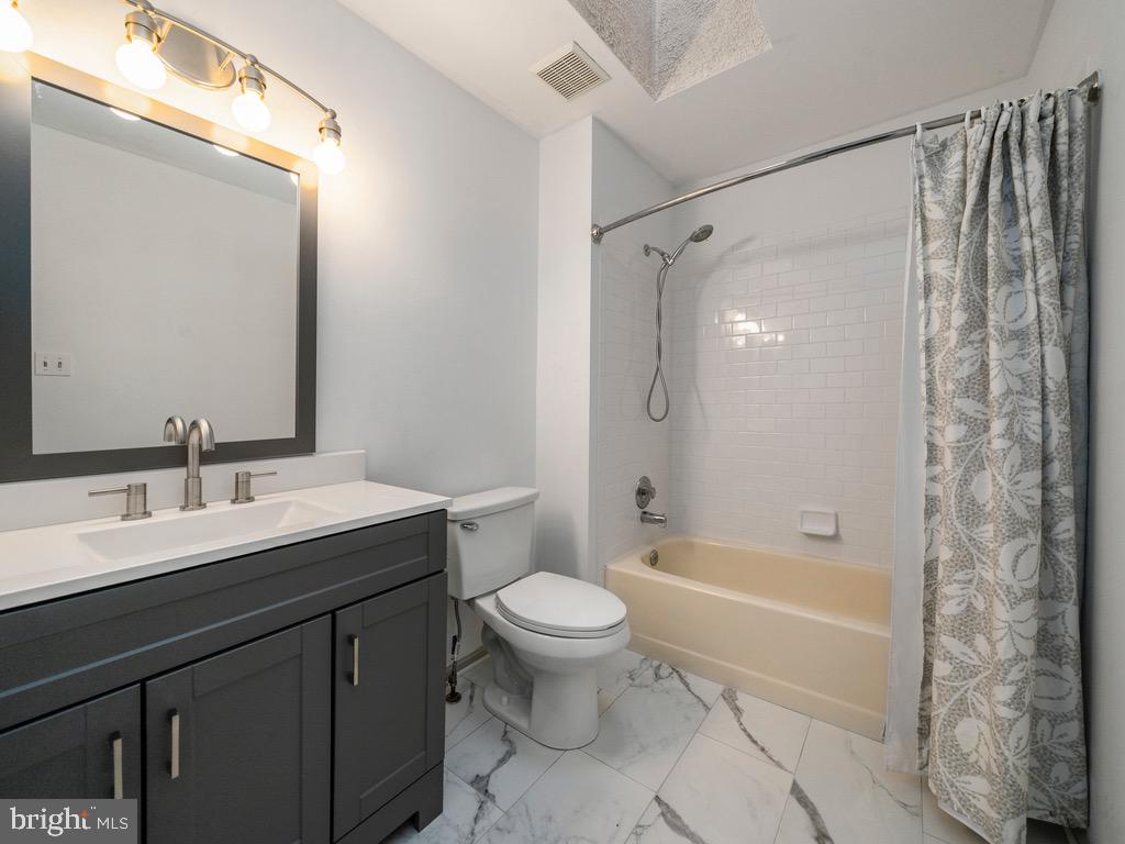 SHADOW WOODS - Residential