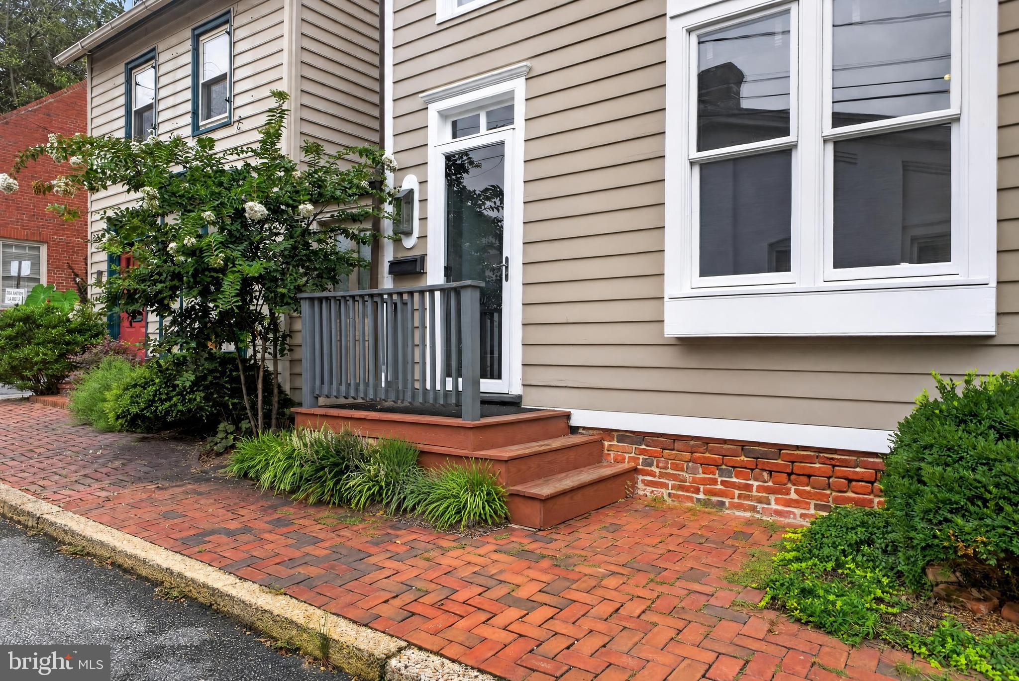 104 CHURCH ALLEY