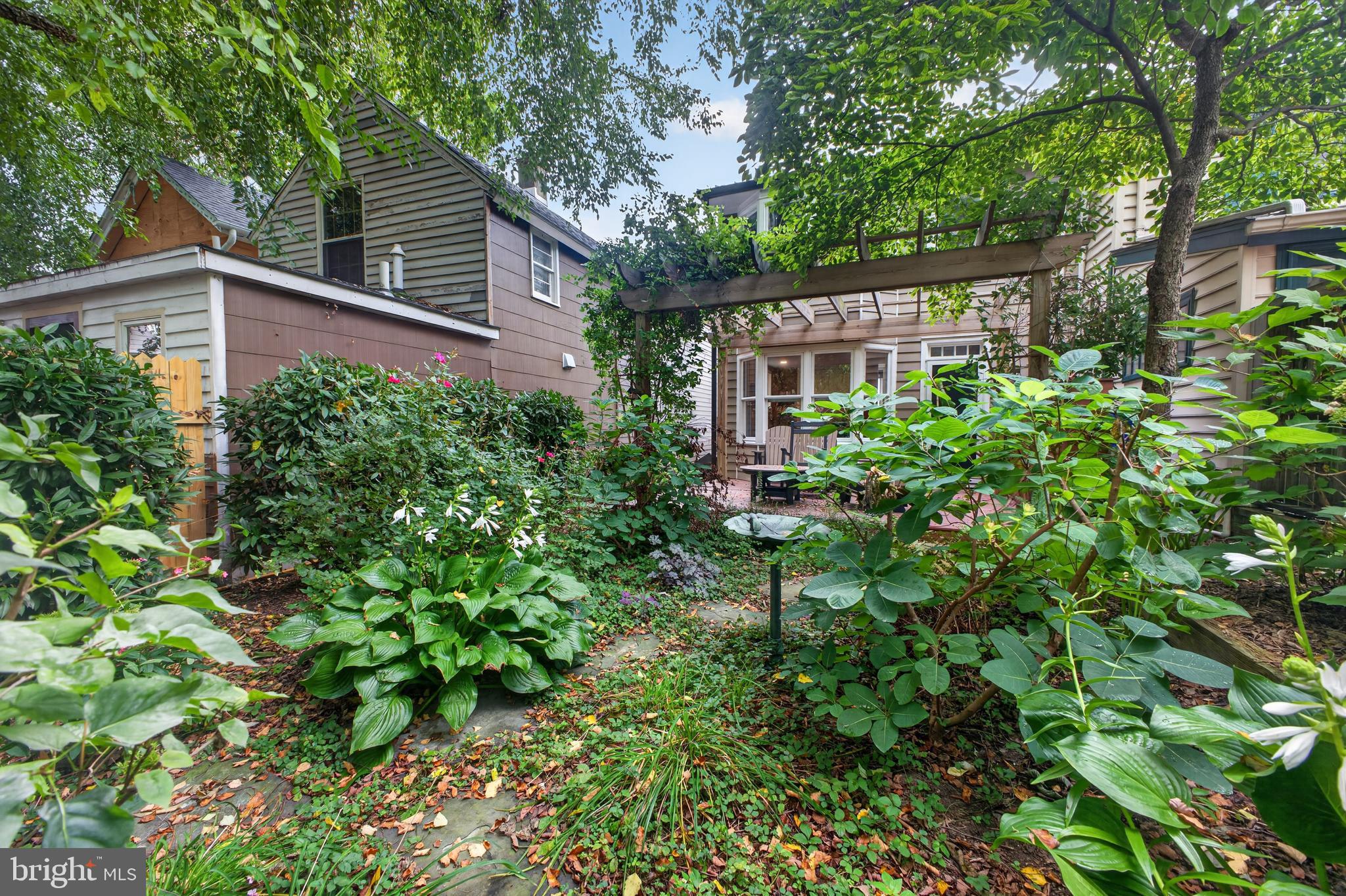 104 CHURCH ALLEY