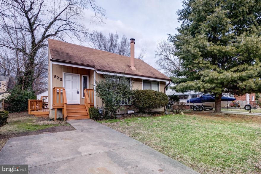 Whole house painted recently, newer kitchen floor and countertops. New Blocks to Pentagon City Metro! Living room with vaulted ceiling and loft above for storage or small display and wide open kitchen, great for entertaining. Basement for storage only (unfinished). Sorry not pets allowed! Professionally managed.