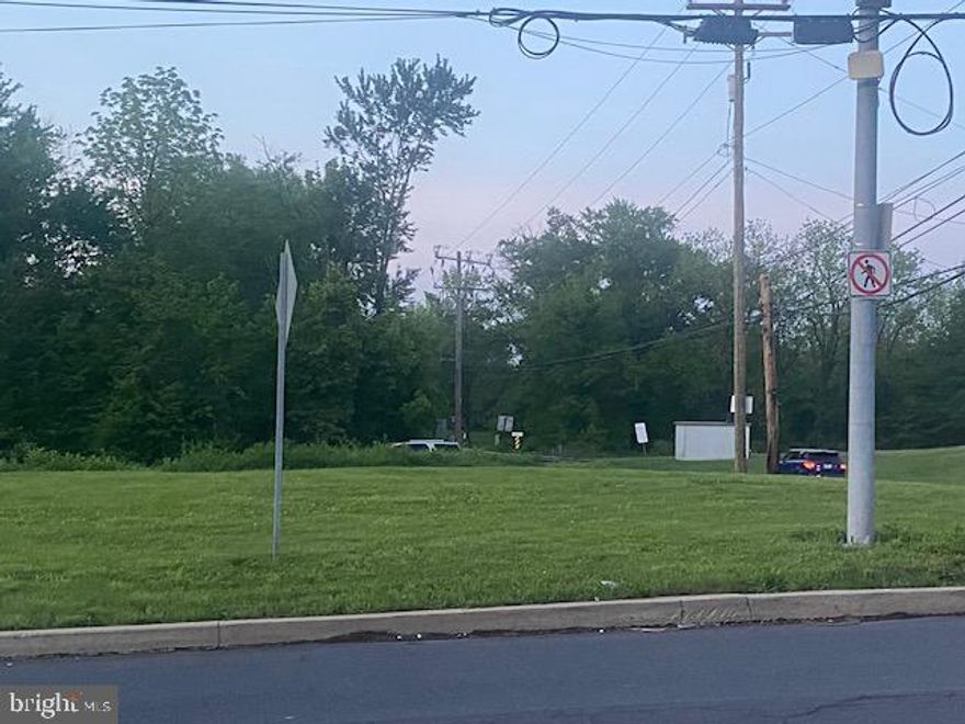 4.8  acre corner lot, partially cleared at building envelope. Frontage on both Bristol and Mearns Rd with curb cut-out entrance to the property established on Mearns Rd.  Public water on property.  Zoning is R-A perfect for home occupation business/professional office. Multitude of conditional uses allowed; please contact Warwick Twp  for specific use questions.