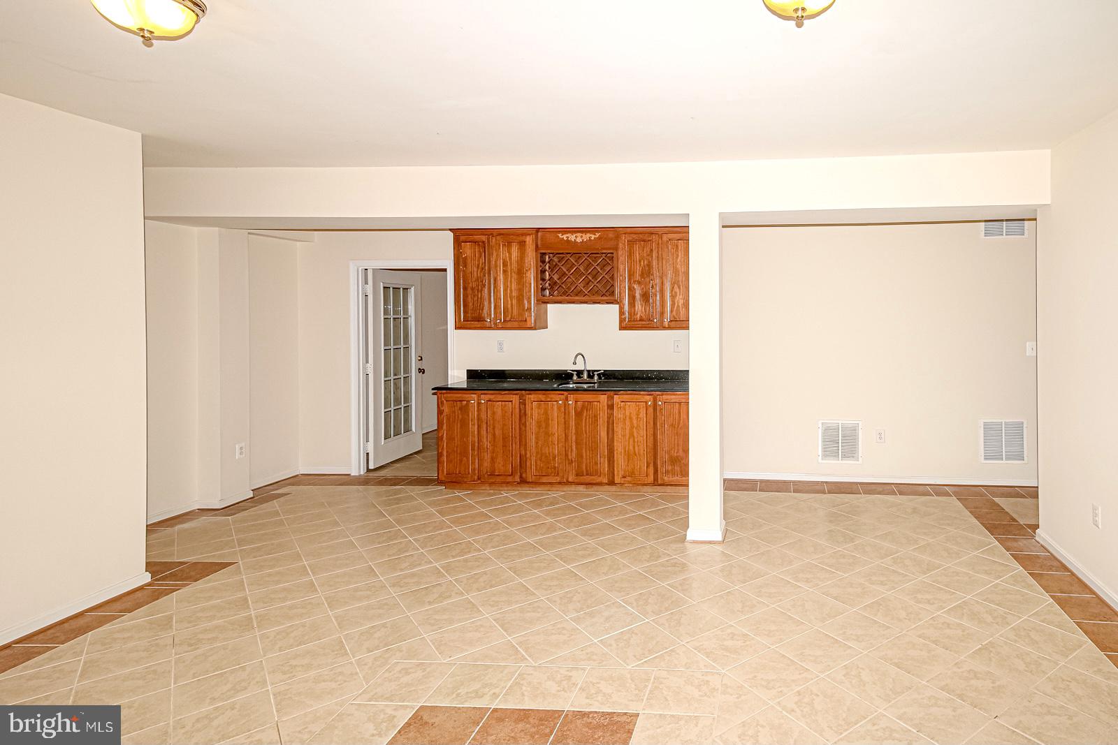 ROCKLAND VILLAGE - Residential Lease