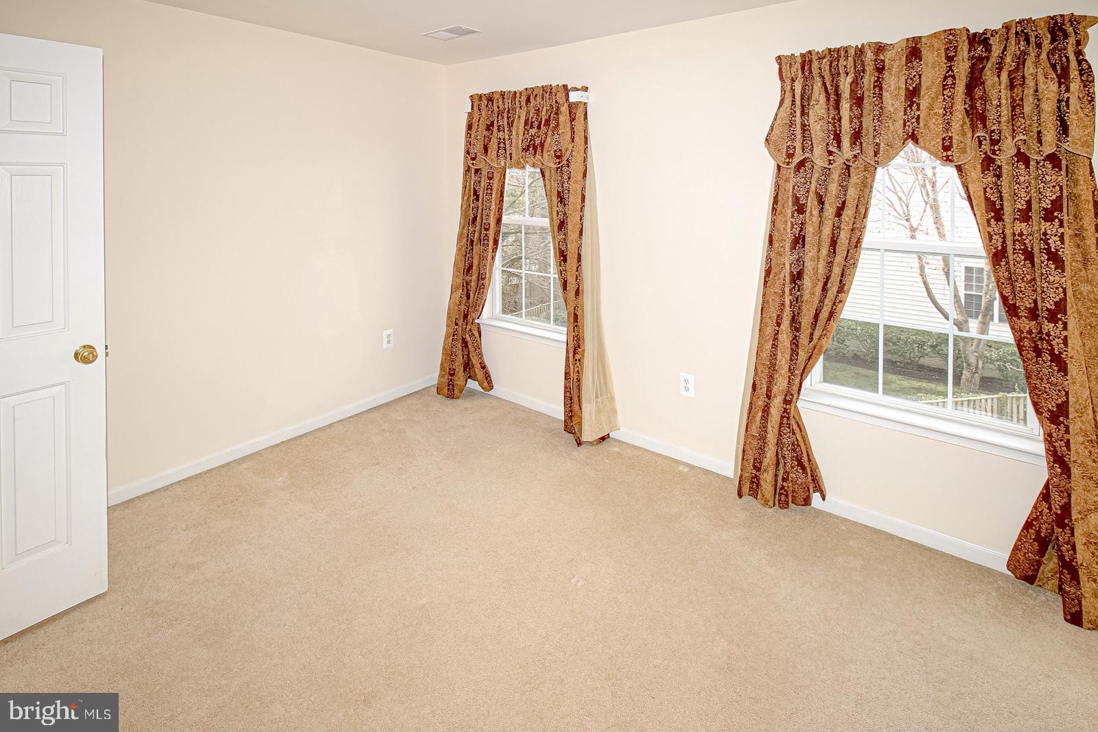 ROCKLAND VILLAGE - Residential Lease