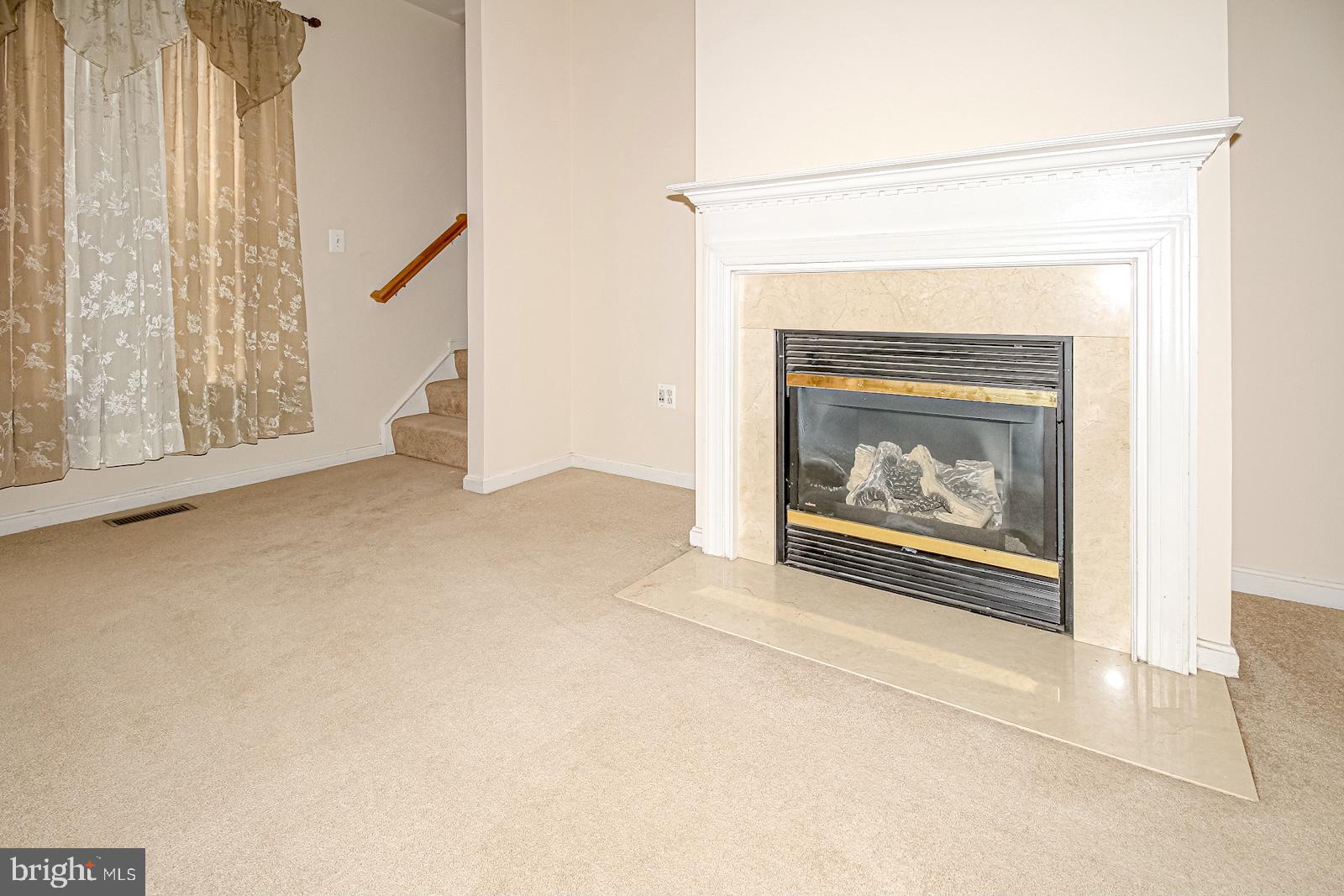 ROCKLAND VILLAGE - Residential Lease