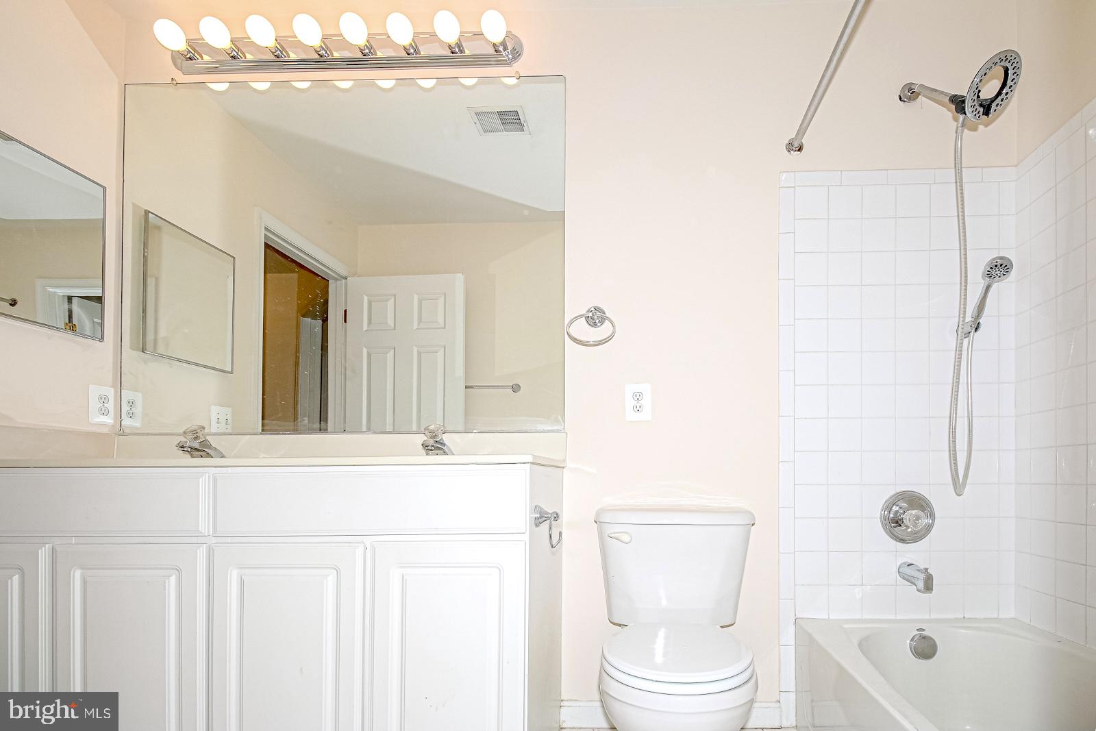 ROCKLAND VILLAGE - Residential Lease