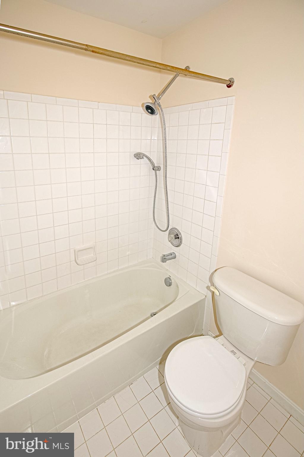 ROCKLAND VILLAGE - Residential Lease