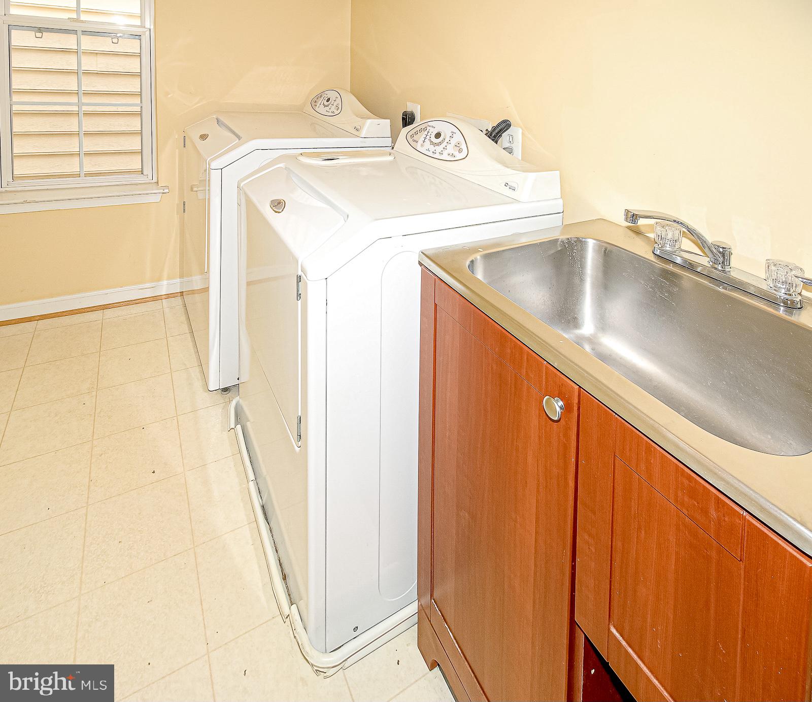 ROCKLAND VILLAGE - Residential Lease