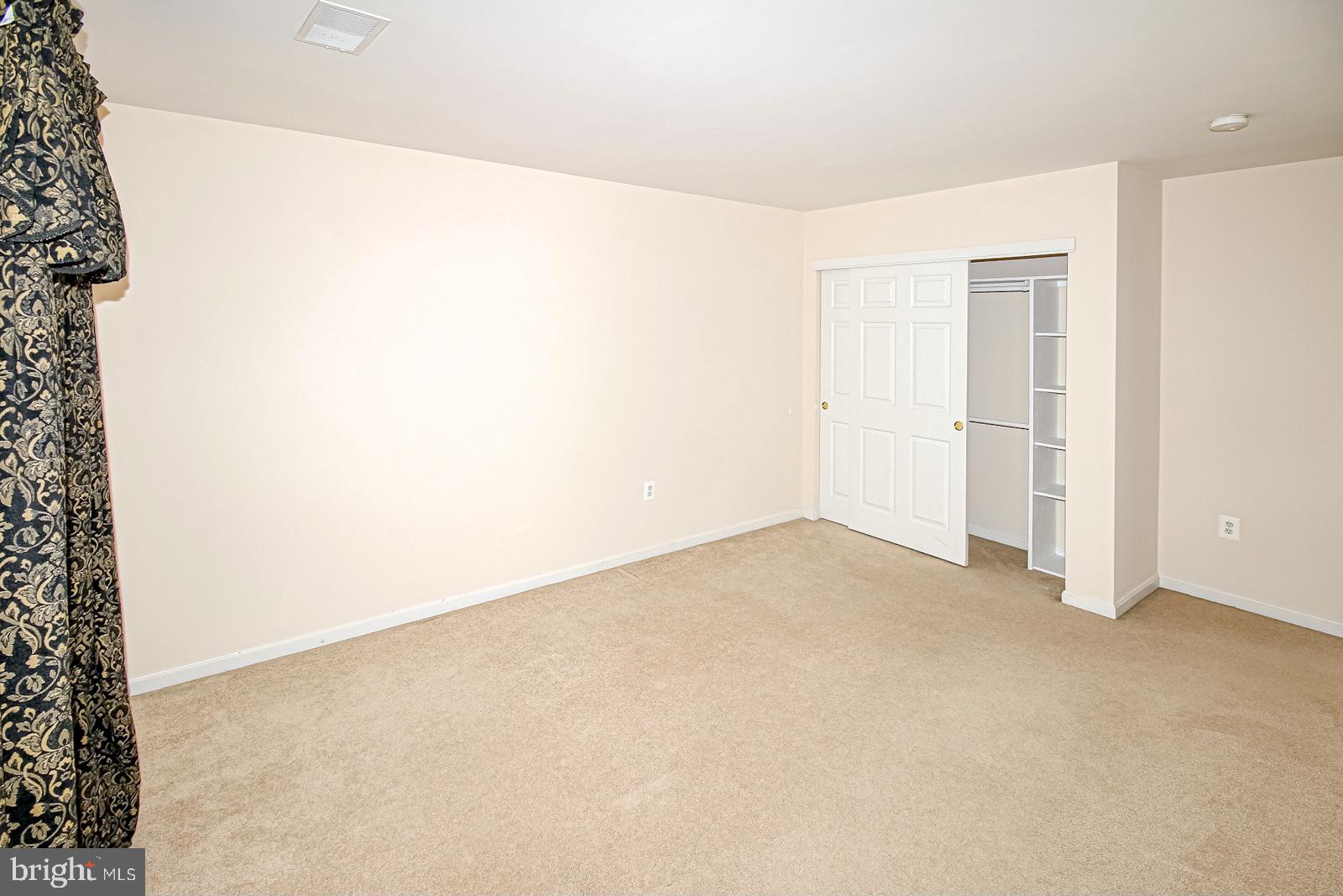 ROCKLAND VILLAGE - Residential Lease