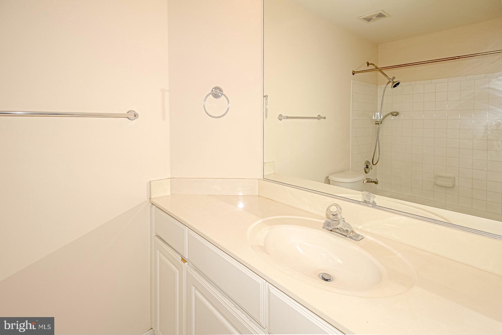 ROCKLAND VILLAGE - Residential Lease