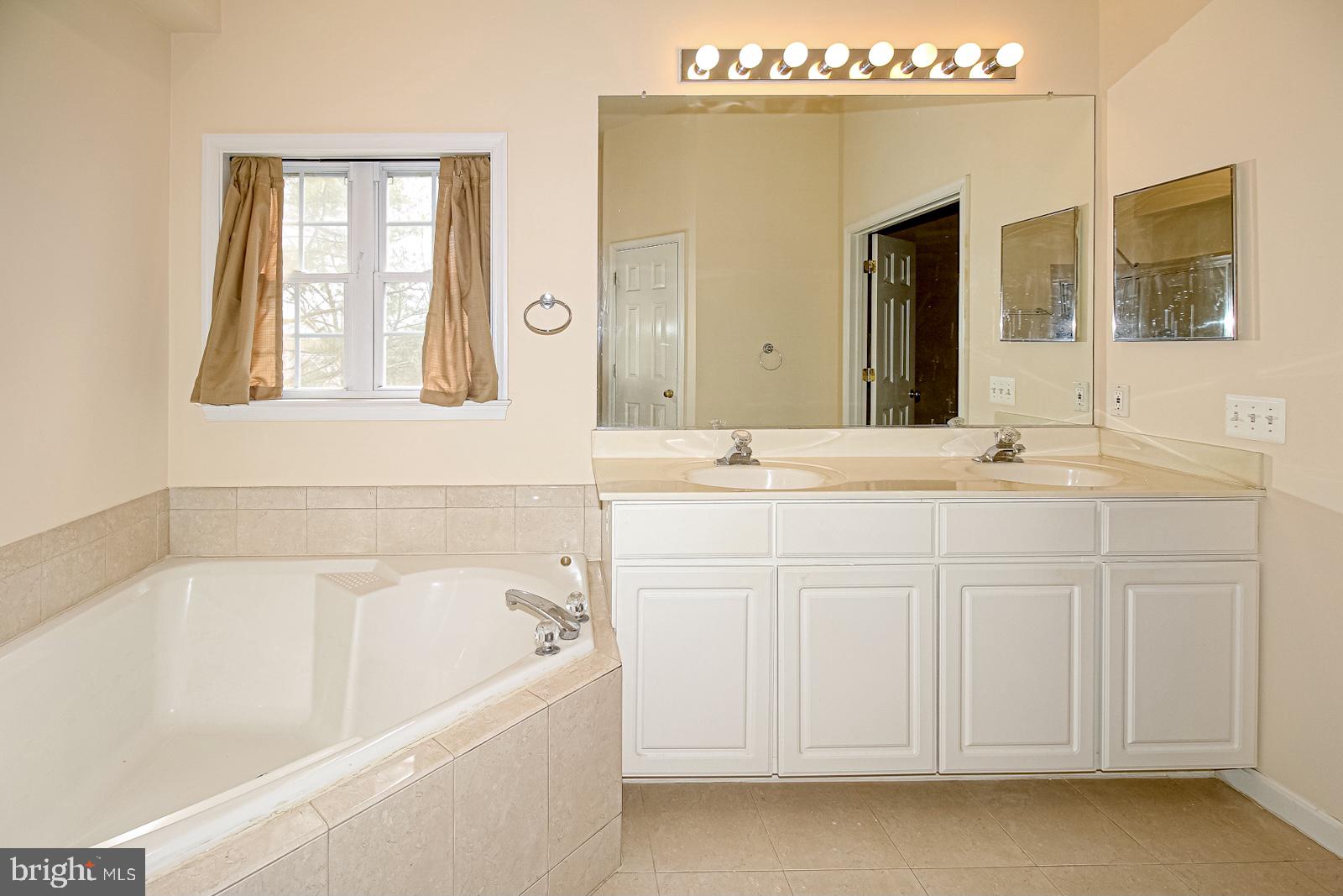 ROCKLAND VILLAGE - Residential Lease