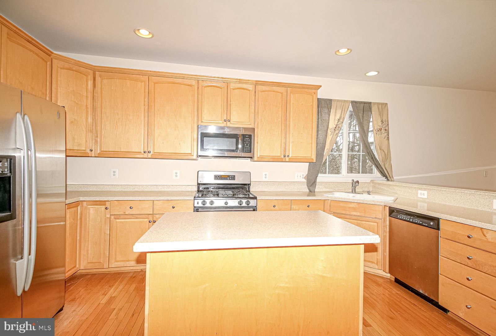 ROCKLAND VILLAGE - Residential Lease