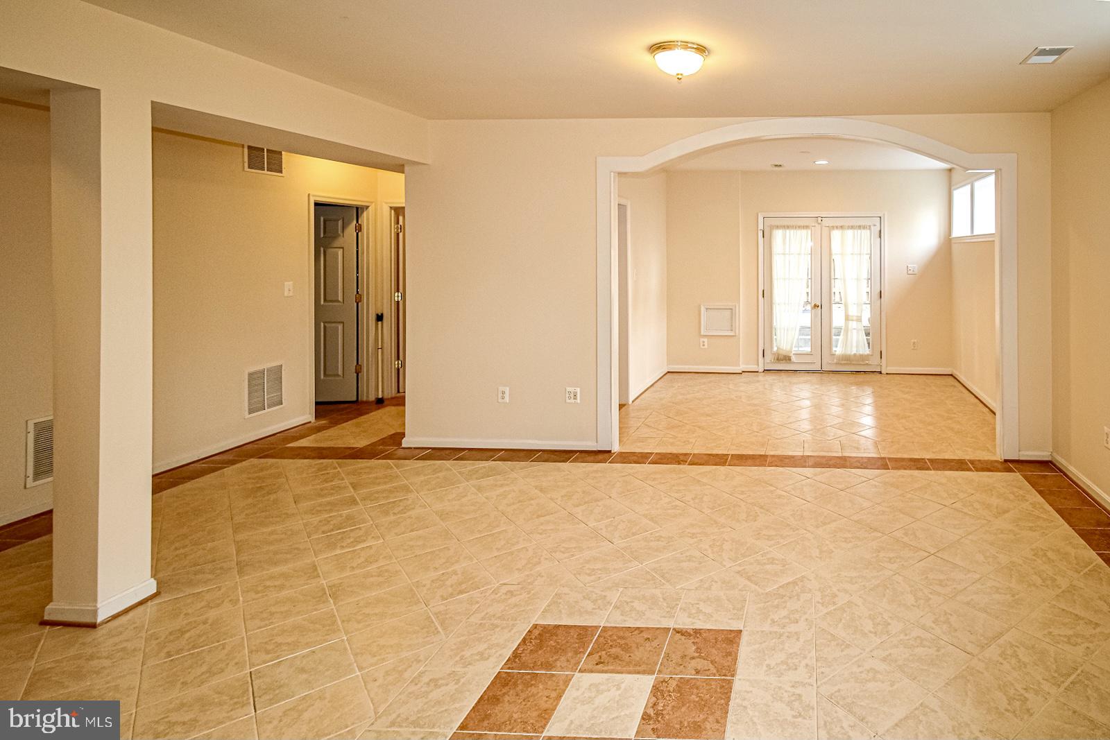 ROCKLAND VILLAGE - Residential Lease