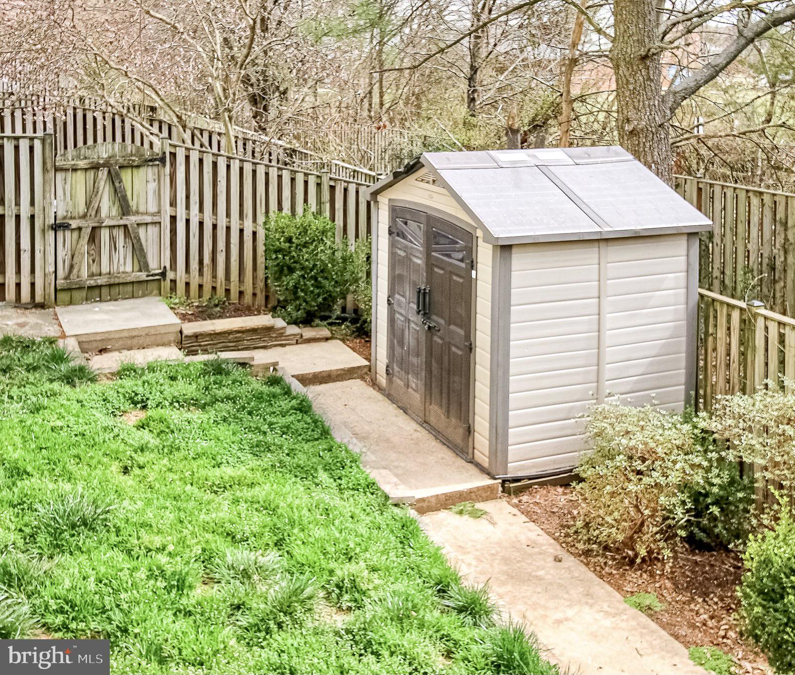 ROCKLAND VILLAGE - Residential Lease