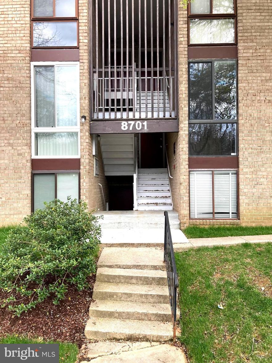 Location Location!!All Utilities included.Large Family Room with Fireplace. Washer & Dryer in the Unit.
This 2Br,1Ba  is a must to see .One room easily convertible to another Bedroom if so desires. Unit has Hardwood floors and freshly Painted. Walking Distance to Roosevelt High School & NASA.