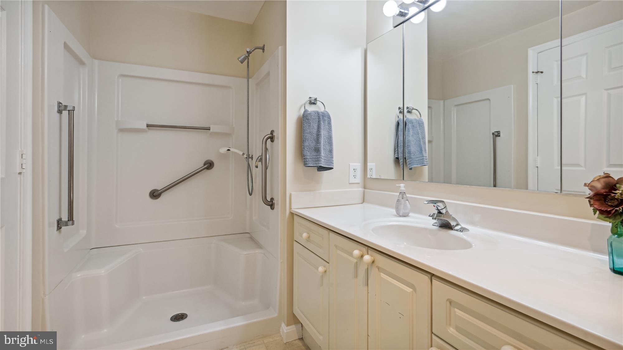 LEISURE WORLD - Residential