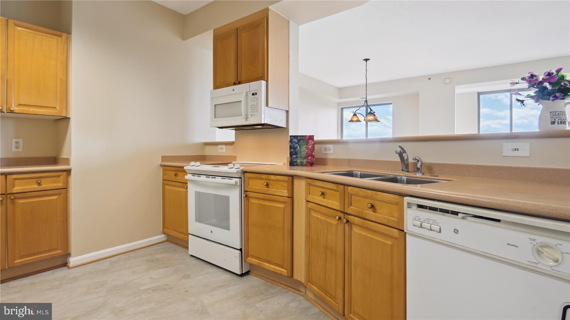 LEISURE WORLD - Residential