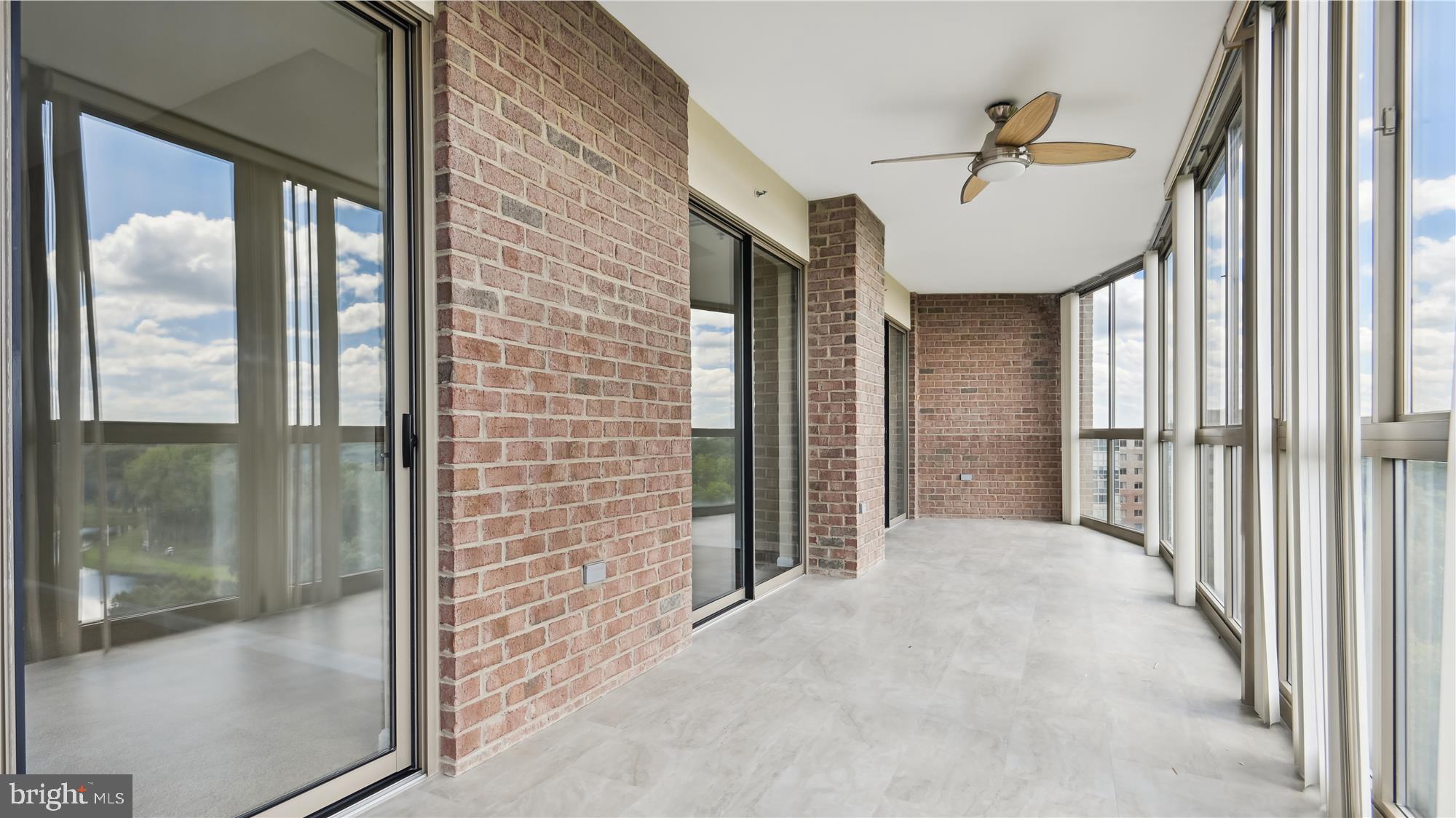 LEISURE WORLD - Residential