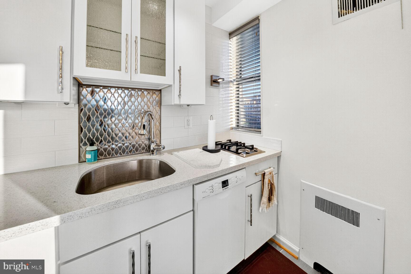 1 SCOTT CIRCLE NW 708