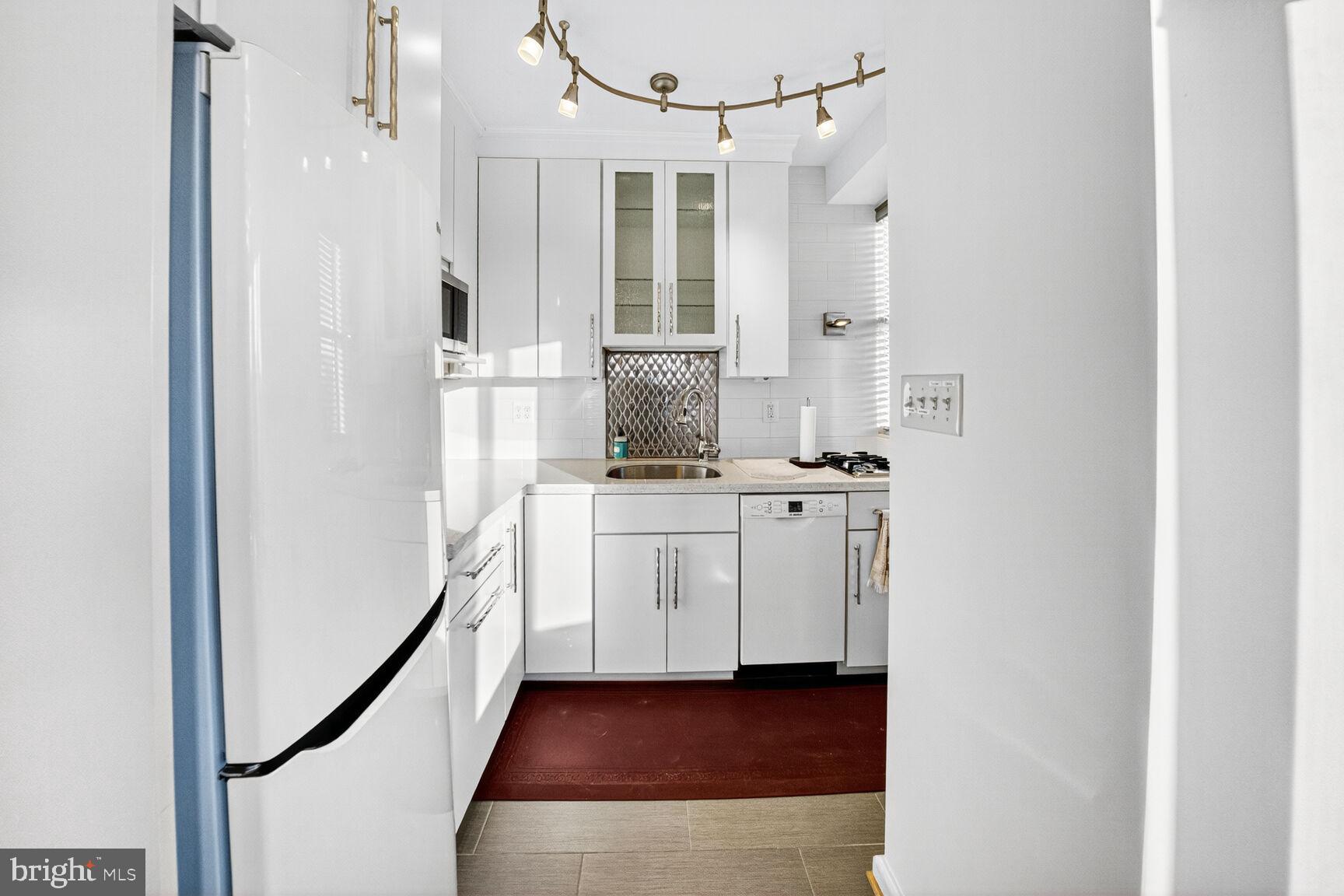 1 SCOTT CIRCLE NW 708